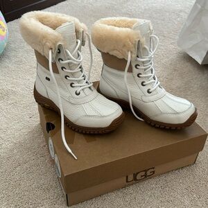 Ugg Australia - Adirondack Boot II - white - Size 6.5
